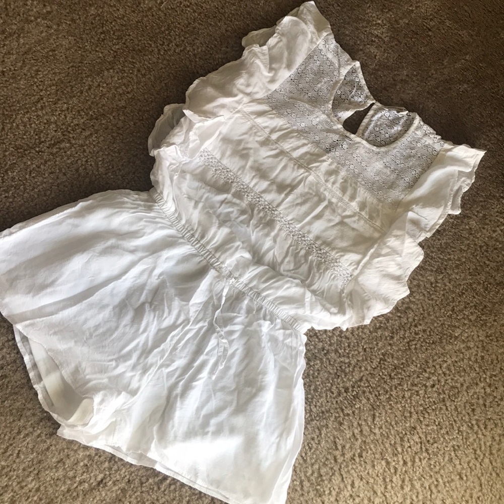 American Eagle women’s white ruffle lace romper xs